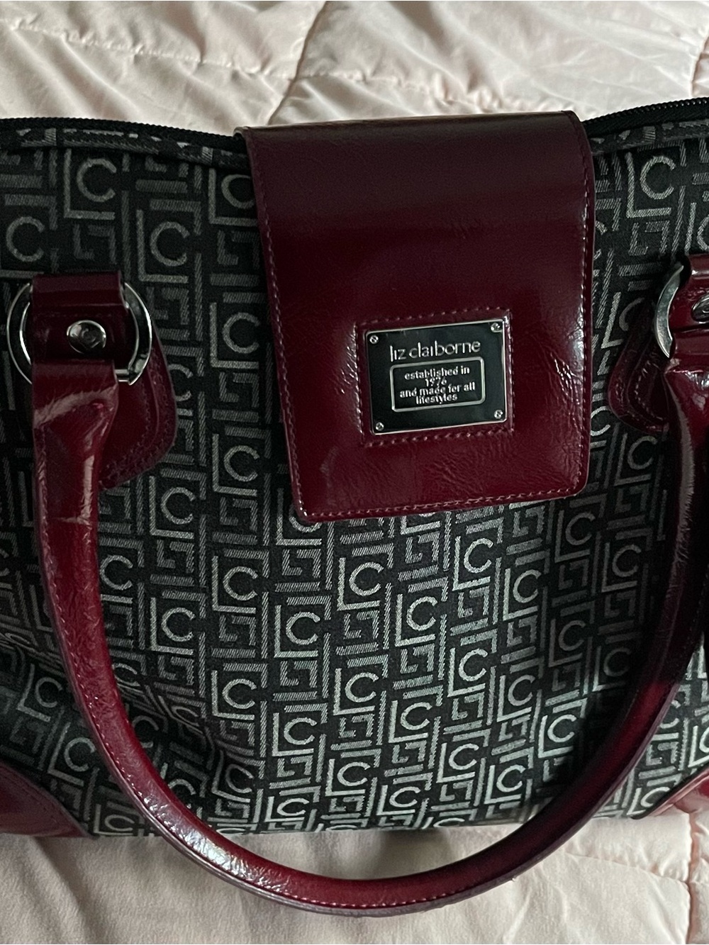 Liz Claiborne Black & Burgundy Vintage Travel Carry On Lock Keys and Luggage Tag